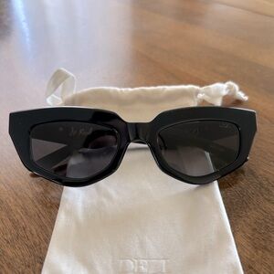 Desi Perkins "ON READ" sunglasses